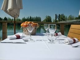 La Table Des Filles Au Port De Groslee Restaurant Dauphine A Avec Linternaute
