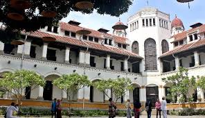 Lawang sewu, literally thousand doors, is a landmark in semarang, central java, indonesia, built as the headquarters of the dutch east indies railway company. Lawang Sewu Rekomendasi Wisata Jika Berkunjung Ke Semarang