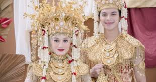 Dipublikasikan tanggal december 30, 2020 0 comments. Makna Dan Gaya Makeup Dan Baju Pengantin Adat Palembang Popmama Com