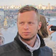 What is the difference between a database of population density (Hyde and  Sedac)?