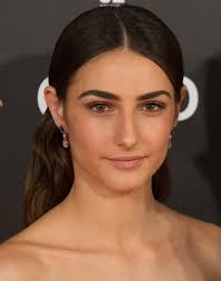 Sandra Escacena's Instagram, Twitter & Facebook