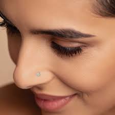 Buy Daisy Gold Natural Diamond Nose Pin Online from Vairam