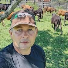 Existem viagens que não acontecem de avião, carro ou estrada. Existem  viagens que acontecem dentro da gente. Às vezes a gente precisa reviver o  passado para entender a força que nos trouxe