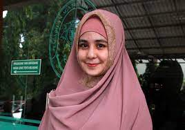Industri hiburan tanah air dipenuhi dengan artis yang berasal dari pelosok negeri, salah satunya mereka yang memiliki darah keturunan aceh. 8 Artis Berdarah Aceh Ini Cantiknya Gak Main Main Nomor 7 Bangkit Lagi Setelah Kena Kasus Besar Seruni Id