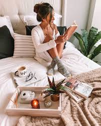 Chrissinregistrat la xtra music mix/master: Cocooning Shot Bed Books Business Photoshoot Budoir Photography Self Portrait Photography