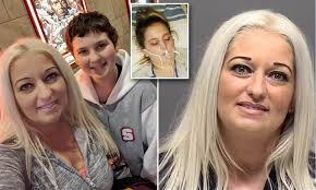 Mom unable to treat her 13-year-old daughter's liver cancer with CBD oil  turns herself in to police