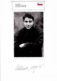 Jeho životopis je natolik zajímavý, že by bylo promarněnou šancí redukovat ho na „píáristu nejbohatšího čecha petra kellnera. Vladimir Mlynar Aukro