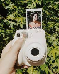 Pin By Edie Malcolm On Aesthetic Hispanic Aesthetic Camera Poses Aesthetics Vintage
