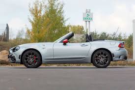 Since this test was conducted, the current 124 spider has received some revisions to the distribution of options in its packages. Abarth 124 Spider Vs Mazda Mx 5 Im Test Roadster Duell Autobild De