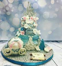 Ini dibentuk serta di dekorasi dengan memakai mainan barbie sehingga bentuknya seperti princess. Si Kecil Ulang Tahun Cake Bertema 6 Disney Princess Ini Dijamin Bikin Gemas Womantalk