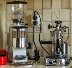 Coin Cafe Broyeur Mazzer Mini Machine A Levier Europiccola La Pavoni Coin Cafe Peinture Gris Souris Peinture Grise