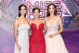 Jun 15, 2021 · 《香港小姐競選2021》在疫情下舉行首輪面試，吸引113位參與者到場出席，《elle》為大家找來其中12位高質美女參賽者的ig，不乏仙氣美女、星二代、人氣kol及模特兒，快來看看這些美女們哪個合你眼緣吧！推薦閱讀: W8mszcvgapbhvm