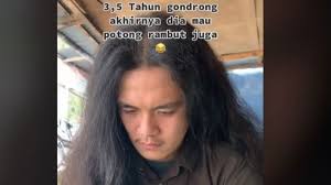 Rambut gondrong model potong rambut pria panjang belakang. Viral Wanita Temani Pacar Potong Rambut Gondrong Malah Ikutan Pangling