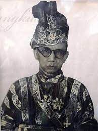Warisan permaisuri melayu kali ini akan membawakan kisah seorang permaisuri sultan perak yang sanggup meninggalkan istana demi mengejar cintanya kepada seorang seniman agung. 32nd Sultan Of Perak Sultan Yussuf Izzudin Shah Ibni Almarhum Sultan Abdul Jalil 1948 1963 Sembangkuala