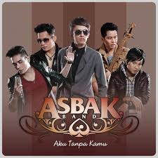 .akhirnya aku hidup sendiri tanpa cintamu, tanpa cintamu jangan engkau pergi tetaplah disini aku menanti tanpa cintamu tanpa cintamu. Aku Tanpa Kamu Lyrics Asbak Band Kkbox