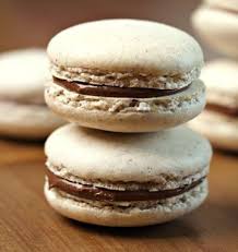 Macarons A La Noisette Et Nutella Recette Nutella Recette Recette Macaron Recettes De Cuisine
