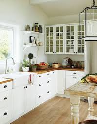 Budget Friendly Makeover A Classic Cottage Kitchen Cottage Kitchens Home Kitchens Kitchen Remodel