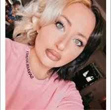 Melissa Pane's Instagram, Twitter & Facebook