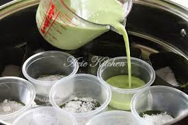 Cwn tepung beras•cwn tepung jagung•cwn tepung gandum•pewarna•cwn gula pasir•cwn air (1 1/2 cwn santan + 2 cwn air)•sudu garam. Kuih Tepung Pelita Asli Sedap Azie Kitchen