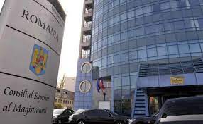 Dosarele candidaţilor la preşedinţia curţii supreme de justiţie sunt examinate de către consiliul suprem al magistraturii, iar parlamentului va fi propus spre confirmare un singur nume. Consiliul Superior Al Magistraturii Isi Alege Noua Conducere La SedinÅ£a Plenului Csm ParticipÄƒ Presedintele Iohannis