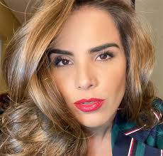 Wanessa godói camargo buaiz (goiânia, 28 de dezembro de 1982), conhecida como wanessa ou wanessa camargo, é uma cantora e compositora brasileira. Wanessa Camargo Diz Que Fez As Pazes Com Os Homens Apos Nascimento Dos Filhos Estrelando