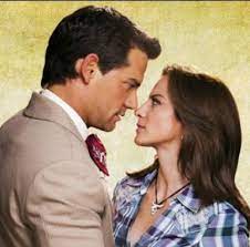 Posteriormente se presentaría de manera protagónica en la telenovela de televisa del 2012 amor bravío, nuevamente producción de carlos moreno, donde trabajó al lado de cristian de la fuente, leticia calderón, césar évora y flavio medina. Silvia Navarro And Cristian De La Fuente Dating Gossip News Photos