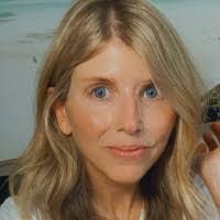 Simone Snell's Instagram, Twitter & Facebook