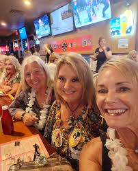 Hudson, FL Beach girls thank Kickin' Wings owners
