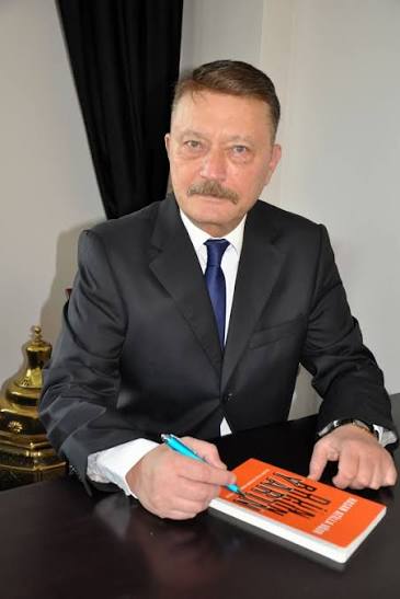 Kaşif kozinoğlu soruşturmasında emekli albay Hasan Atilla Uğur hakkında  gözaltı kararı verildi. Hasan Atilla Uğur, Öcalan'ı İmralı'da sorgulayan  ekipteydi. Hasan Atilla Uğur Ergenekon kumpası kapsamında hapis yatmıştı.