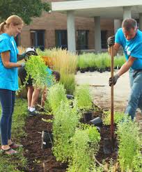 Based on payscale data, landscaping business owners can earn from $25,302 to $147,577 in annual salary. 8 Things You Should Know Before Starting A Landscaping Business Triangle Gardener Magazine
