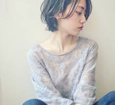 ヘアスタイルを一気に垢抜けさせてくれる濡れ髪ヘア ショートやショートボブなら濡れ髪でも変に不潔に見えず抜け感があるので 初心者さんでも安心です そこでおしゃれな濡れ髪のショートスタイルを8つご紹介します どれも長さは大きく変わりませんが 少し形を変える