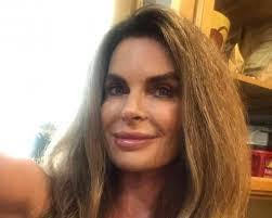 Sheri Holcomb's Instagram, Twitter & Facebook