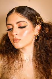 Hi everyone, I'm matt. I've been doing photography for about 3-4 years  mainly as a hobby. Haven't done much recently and would like to get back  into doing shoots. I would love