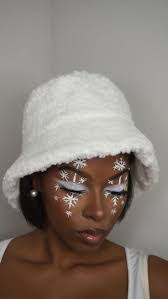 Holly Roos's Instagram, Twitter & Facebook