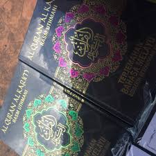 Setiap kali ada ayat turun, rasulullah saw segera menyampaikannya kepada umat, dan memerintahkan untuk menulisnya. Facebook