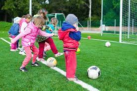 Si el niño que lanza para hacer el juego un pelín más complicado, o si varios niños tienen el mismo nombre. Ideas Divertidas Con Pelotas De Juego Juego Para Pasarlo Bien Madres Hoy