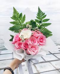 Toko bunga kami, jaringan dari toko bunga cinta florist cinta dan florist krisna menjual dan membuat rangakaian karangan bunga untuk pacar, kekasih tersayang dan tercinta. 9 Kreasi Dan Tips Memilih Hand Bouquet Terindah Untuk Pacar