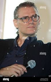 Jesse Cook's Instagram, Twitter & Facebook