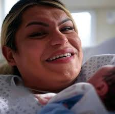 Ustedes creen que fue cesaría o parto natural?? La querida actriz Wendy  Guevara se convierte en mamá y al momento de parir grito fuerte mente  "ODIAME MAS" Se filtran las primeras imágenes