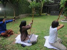 Cerita pendek bahasa sunda monyet jeung merak. Jemparingan Panahan Tradisional Sebagai Sarana Olah Jiwa Dewi Setyowati
