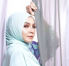 ― picture via instagram/ zizi_kirana. Hijab Sementara Zizi Kirana Kosmo Digital