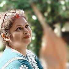 Patrali Hazra was the Pond's Pujor Nandini 2017. Do you want to be the one  this year? To participate: 1. Click a nice picture of yourself. 2. Send us  the picture along