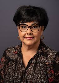 This morning, Julie Ward, Vice President of Diversity, Equity & Inclusion  at Avera McKennan, welcomed a large crowd to the In Her Shoes event. Ward  highlighted the work that the Avera Community