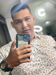 Pagar a Ruben en su empresa o servicio.