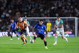 Gallos de Querétaro rescata empate 1-1 con León