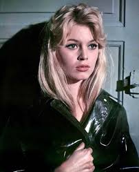 Strängt tittande bara! Var Brigitte Bardot i sin prime en tia? Isåfall  nämns hon sällan bland tiorna som Bellucci, Aishwarya Rai, Angelina Jolie,  Pamela Anderson, osv. : r/VindictaRateCelebs