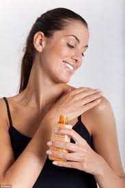 In general, one sunless tanning session will result in a tan that lasts for about seven to nine days. Diy Tricks For Fixing Fake Tan Disasters Spray Tan Tips Fake Tan Best Tanning Lotion