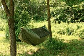 Hammock camping is growing increasingly popular among outdoors enthusiasts, mainly because hammocks provide such a good night's sleep that you'll wonder why you ever willingly slept on the. Hammock Guide Diy Gear Supply