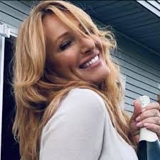 Any horse people? We are looking to move there 10 to 12 months. I plan