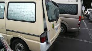 車中泊の暑さ対策 断熱サンシェードの自作と窓の換気方法をご紹介します vanlife サンシェード 車 車中泊 車